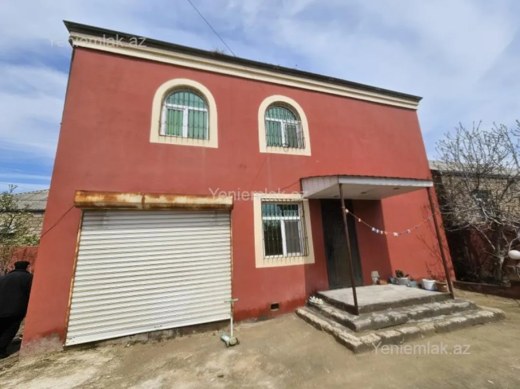 Satılır 5 otaqlı həyət evi 200 m²