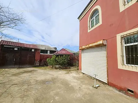 Satılır 5 otaqlı həyət evi 200 m²