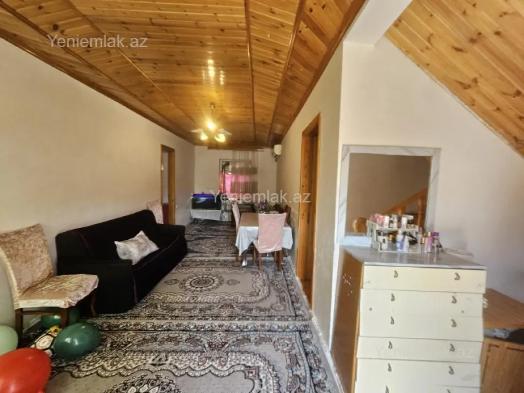 Satılır 5 otaqlı həyət evi 200 m²