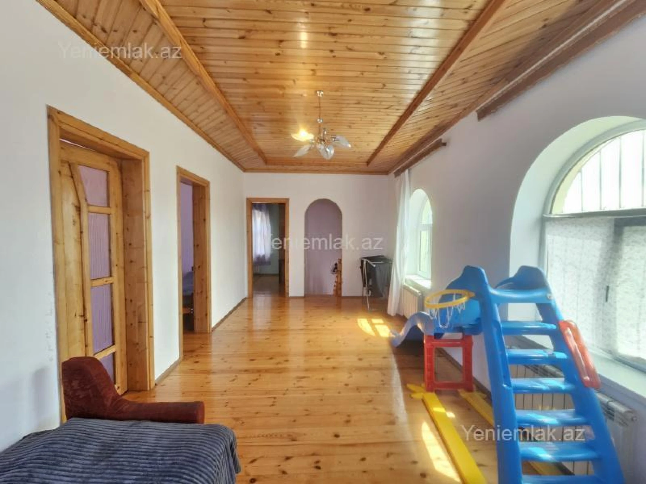 Satılır 5 otaqlı həyət evi 200 m²