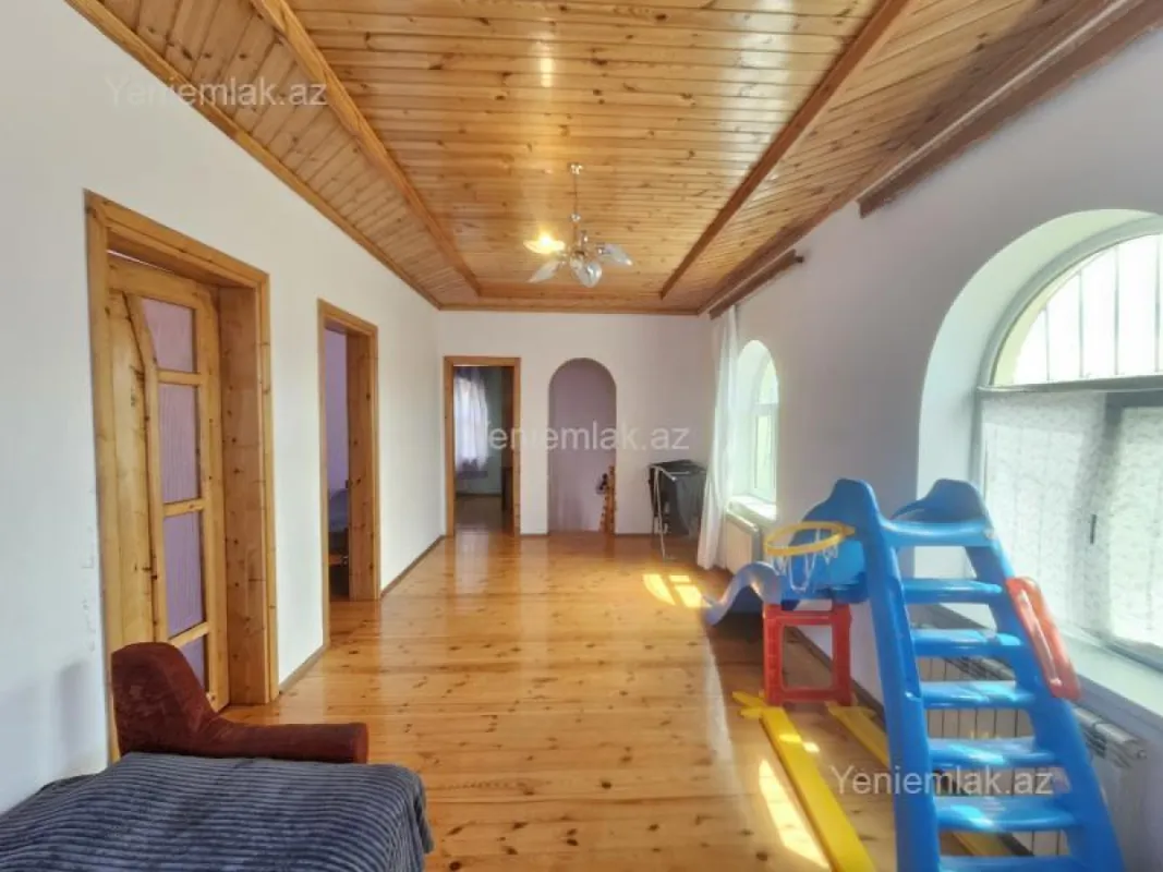 Satılır 5 otaqlı həyət evi 200 m²
