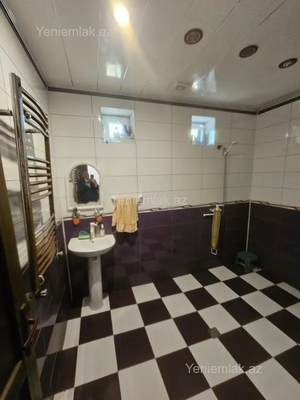 Satılır 5 otaqlı həyət evi 200 m²