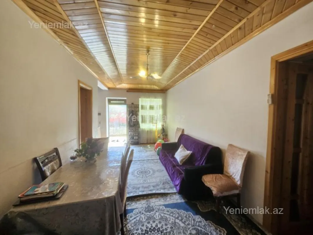 Satılır 5 otaqlı həyət evi 200 m²