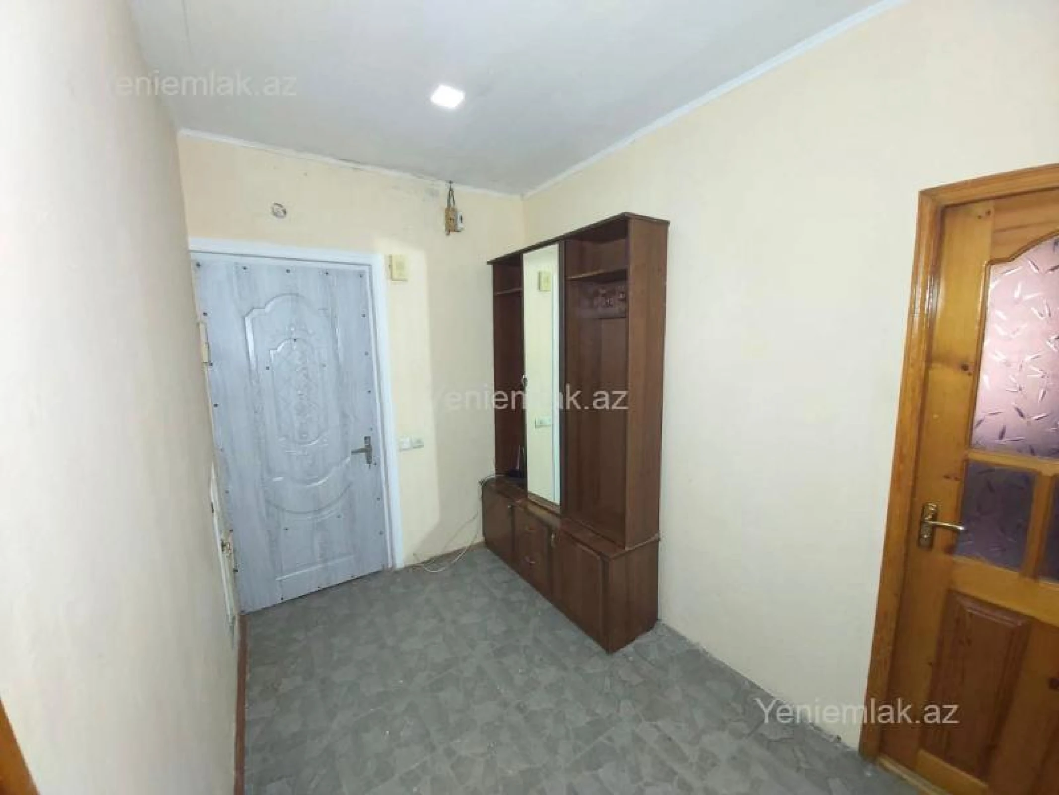 Satılır 3 otaqlı köhnə tikili 80 m²