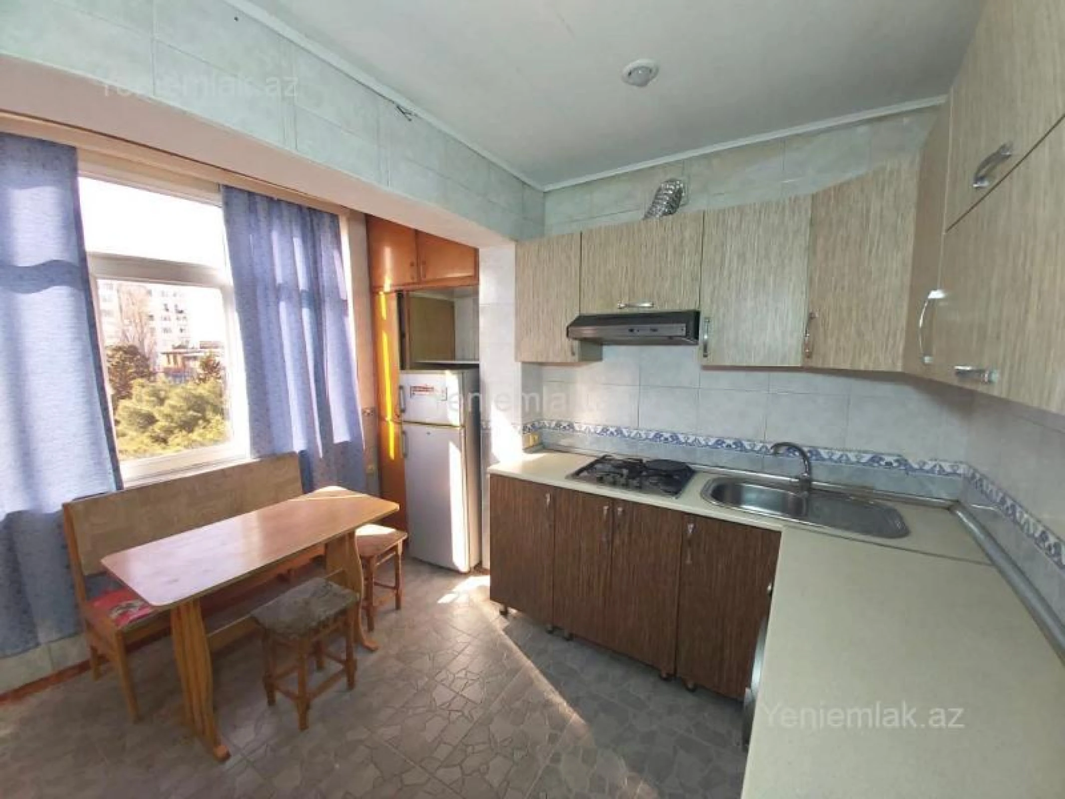 Satılır 3 otaqlı köhnə tikili 80 m²