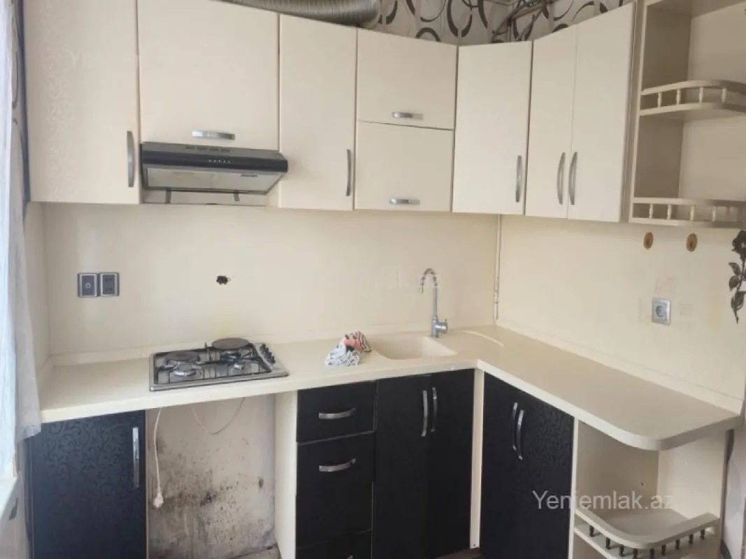 Satılır 2 otaqlı köhnə tikili 52 m²