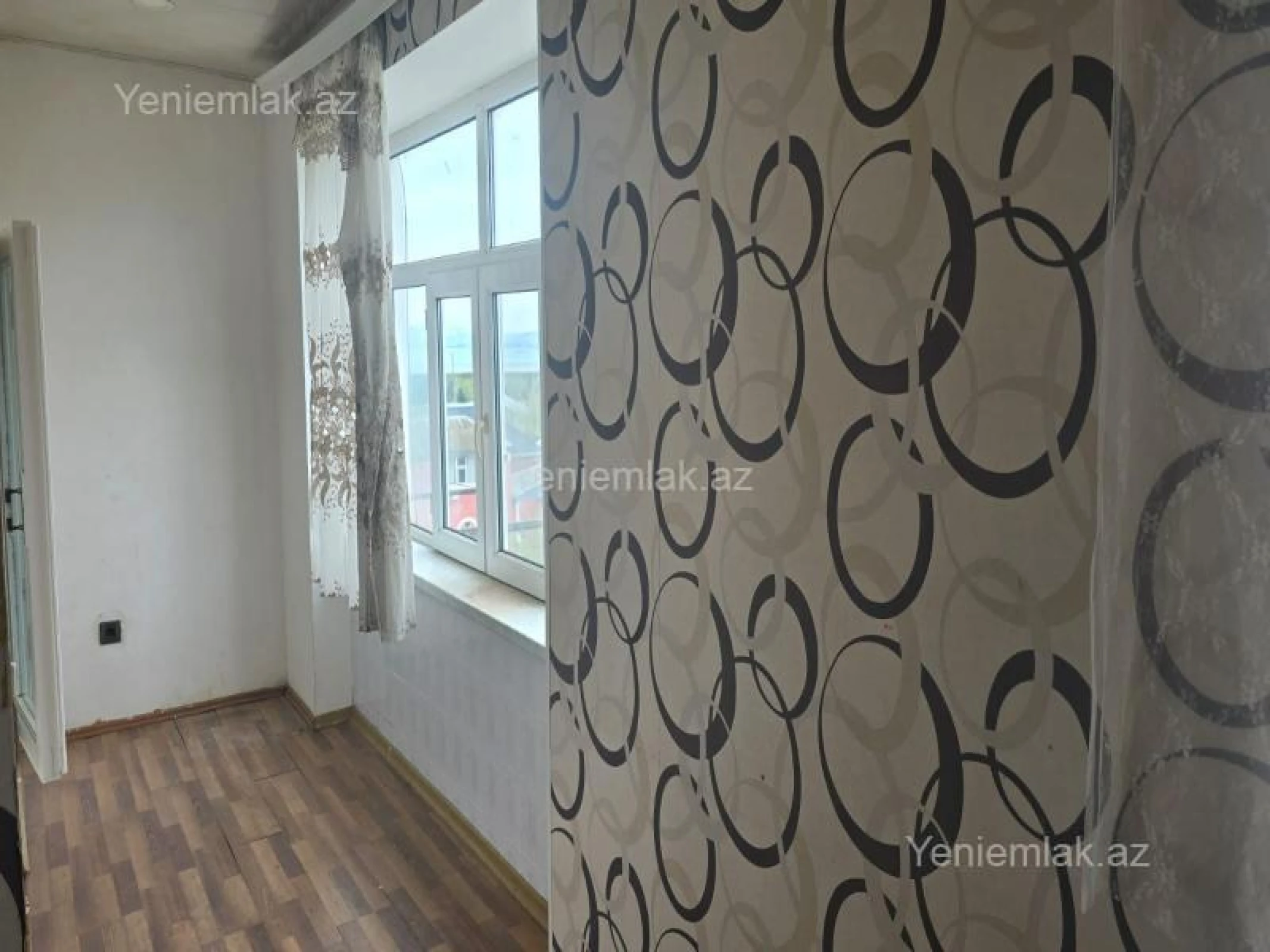 Satılır 2 otaqlı köhnə tikili 52 m²