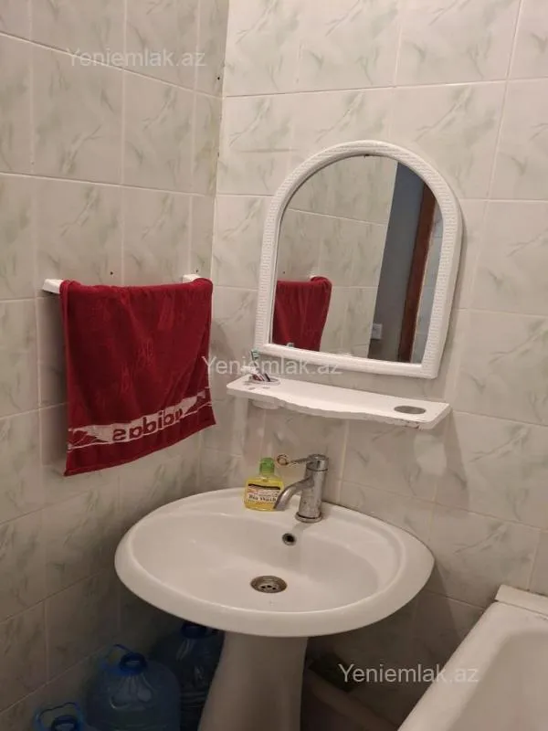 Satılır 1 otaqlı köhnə tikili 40 m²