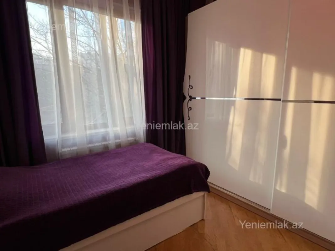Satılır 3 otaqlı köhnə tikili 80 m²