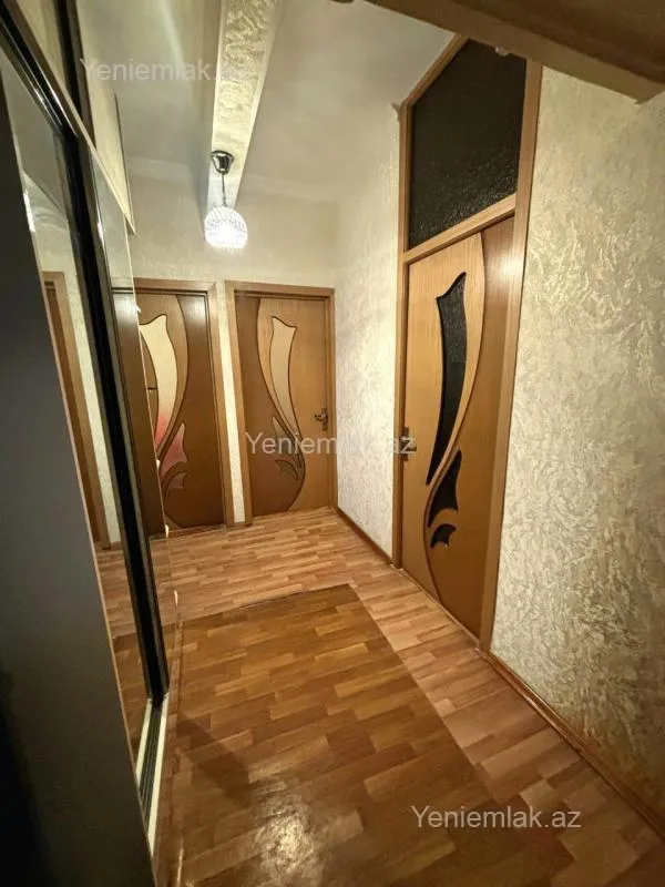 Satılır 4 otaqlı köhnə tikili 120 m²