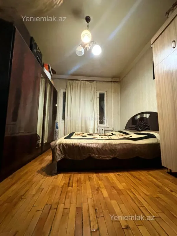 Satılır 4 otaqlı köhnə tikili 120 m²