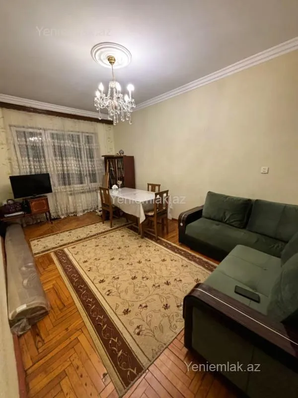 Satılır 4 otaqlı köhnə tikili 120 m²