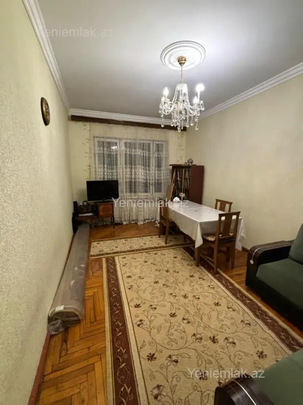 Satılır 4 otaqlı köhnə tikili 120 m²
