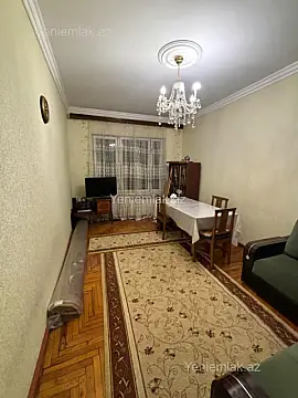 Satılır 4 otaqlı köhnə tikili 120 m²