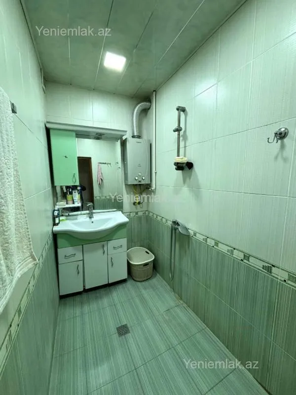 Satılır 4 otaqlı köhnə tikili 120 m²