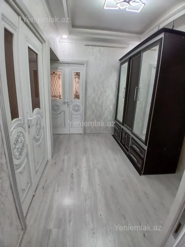Satılır 4 otaqlı köhnə tikili 100 m²