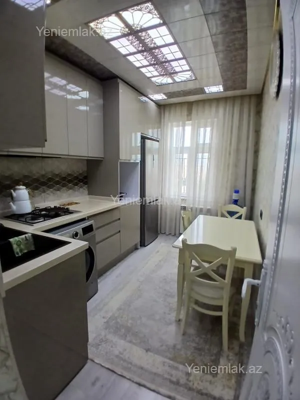 Satılır 4 otaqlı köhnə tikili 100 m²