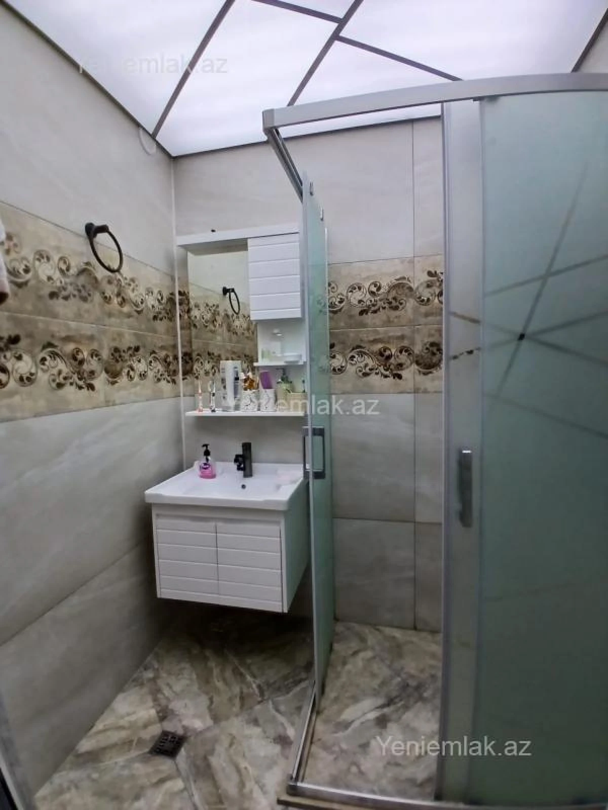 Satılır 4 otaqlı köhnə tikili 100 m²