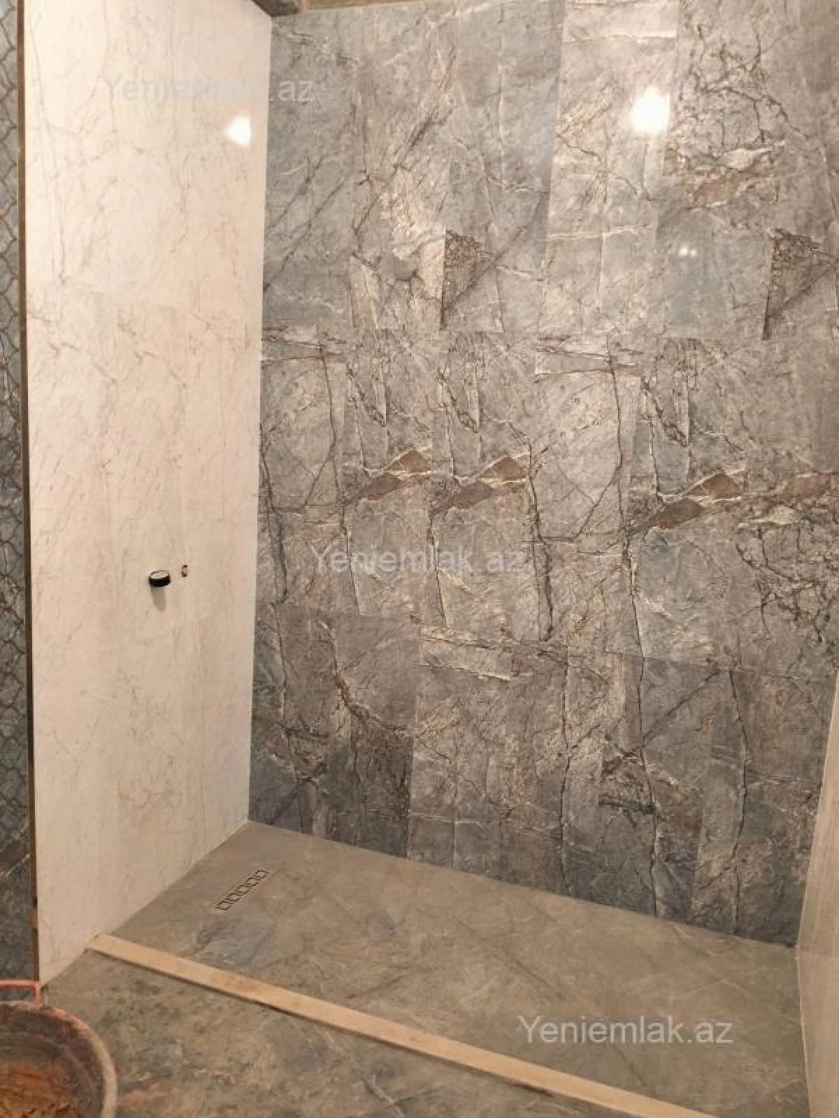 Satılır 3 otaqlı yeni tikili 130 m²