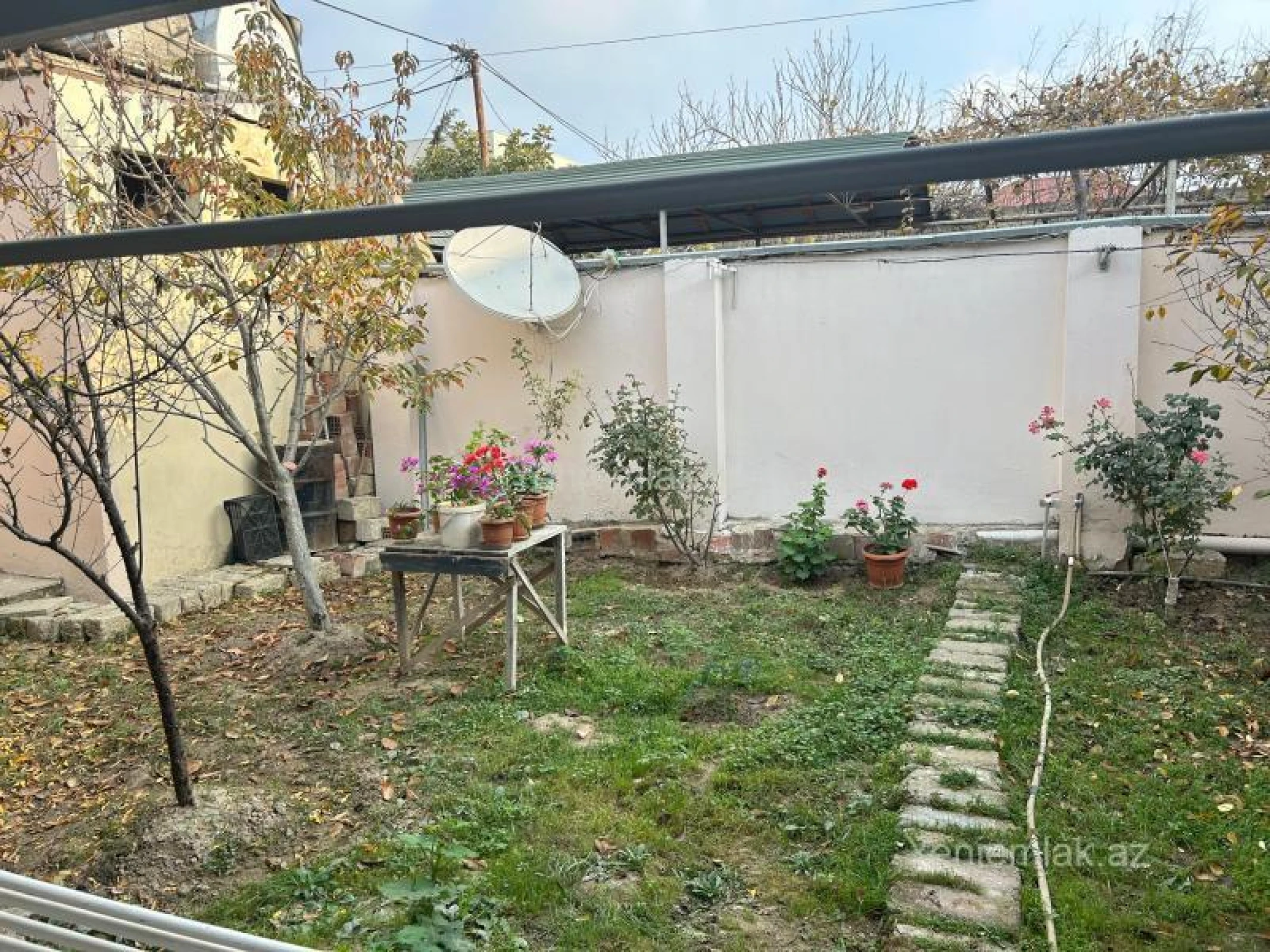Satılır 5 otaqlı həyət evi 160 m²