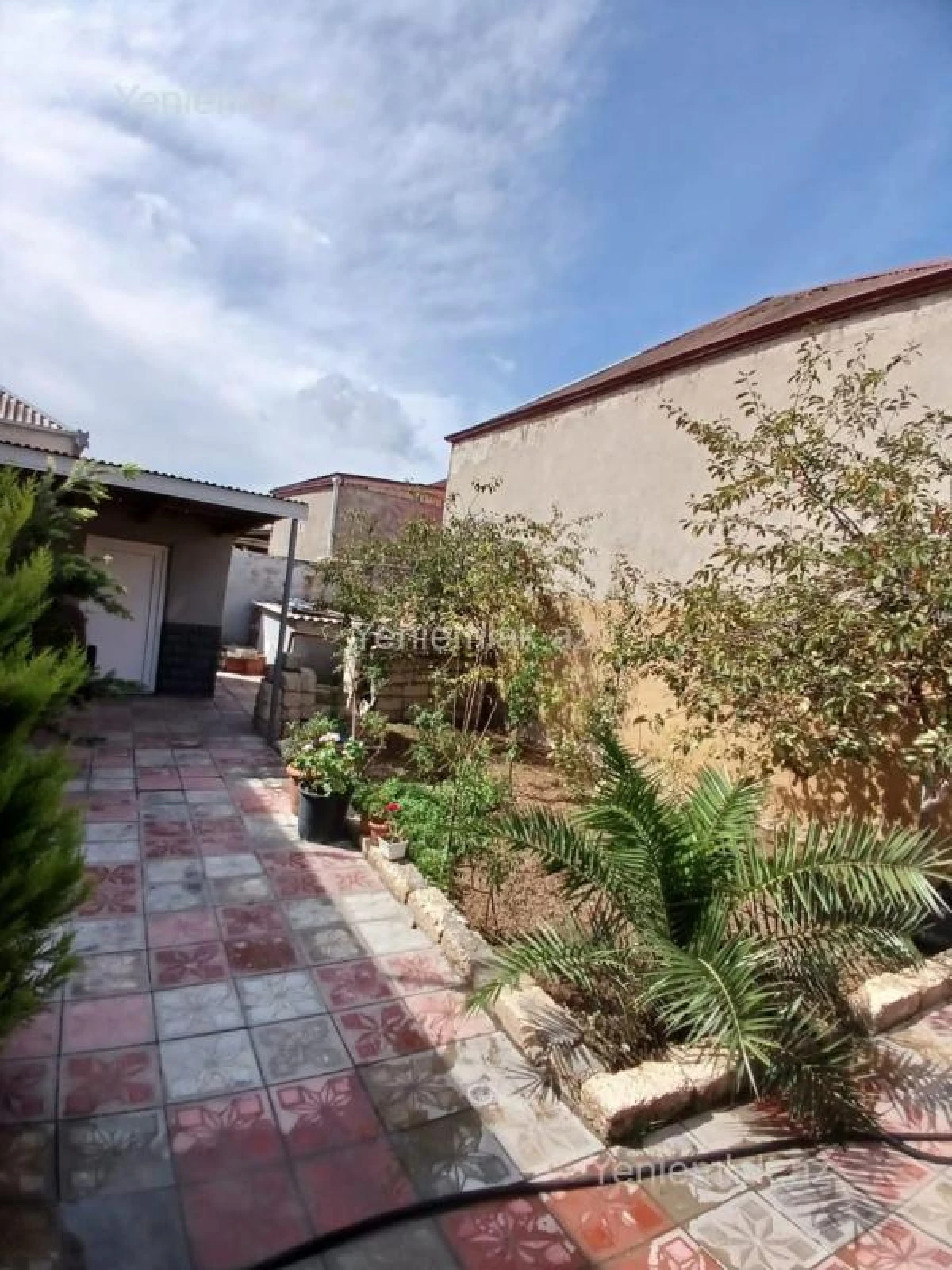 Satılır 2 otaqlı həyət evi 80 m²