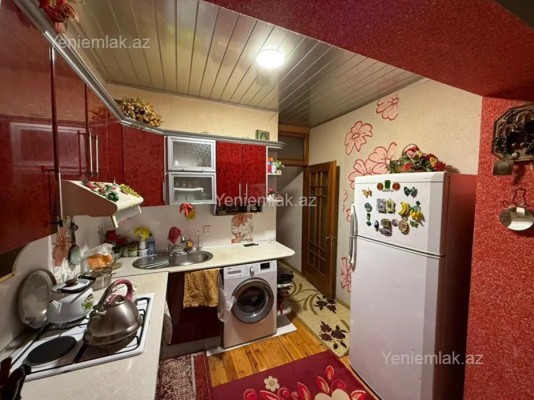 Satılır 3 otaqlı köhnə tikili 88 m²
