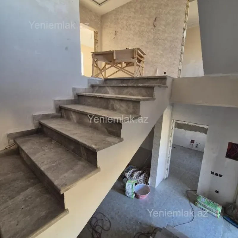 Satılır 5 otaqlı həyət evi 200 m²