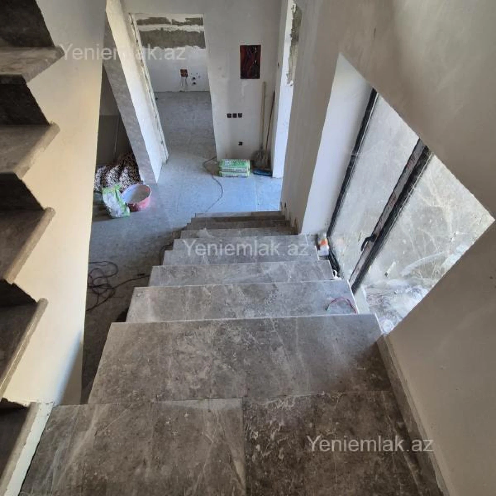 Satılır 5 otaqlı həyət evi 200 m²