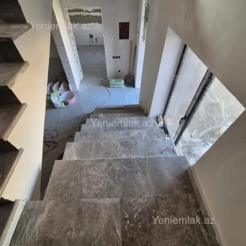 Satılır 5 otaqlı həyət evi 200 m²