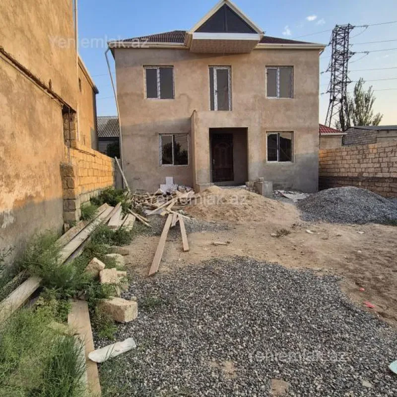 Satılır 5 otaqlı həyət evi 200 m²