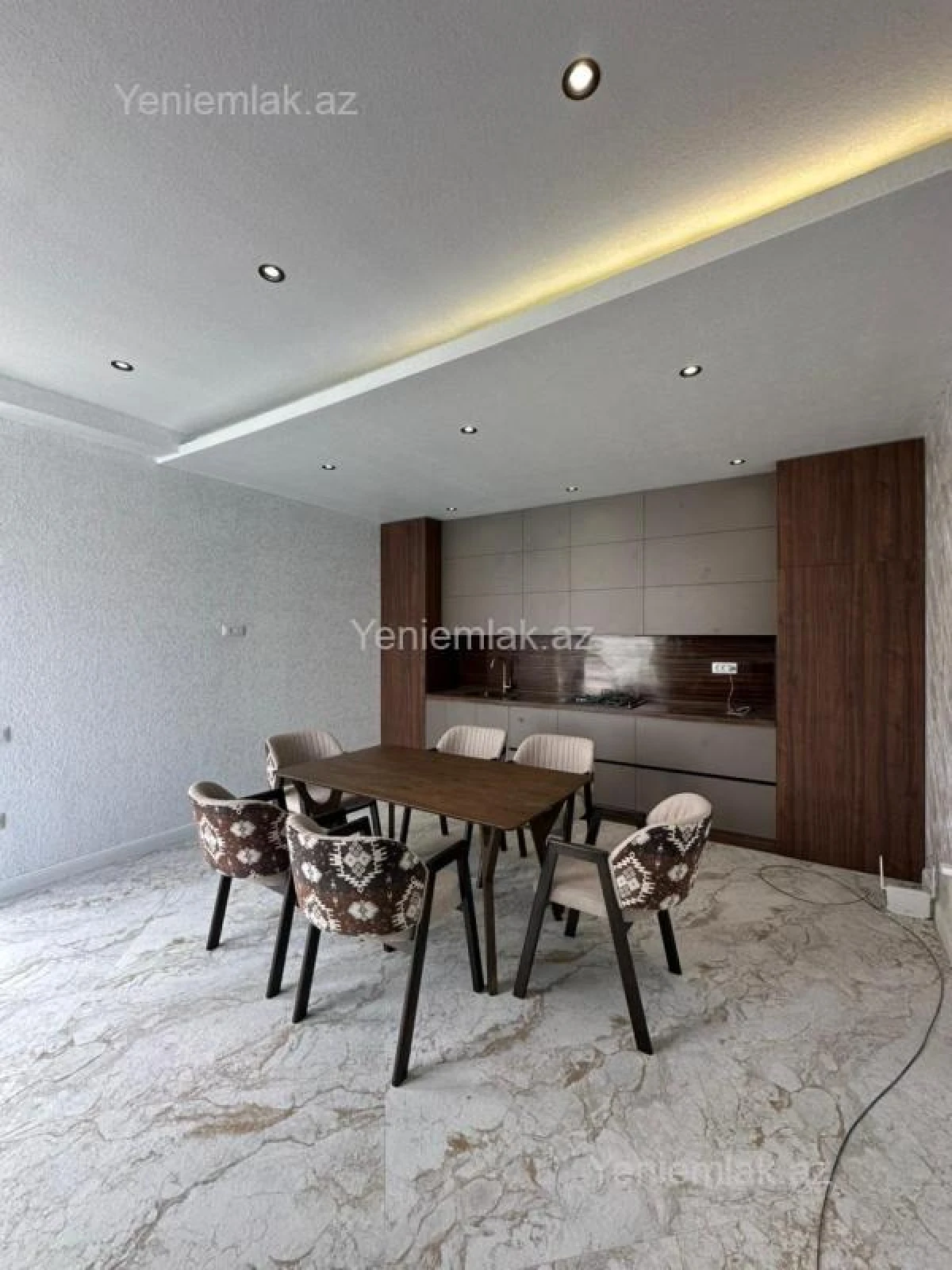 Satılır 4 otaqlı həyət evi 200 m²