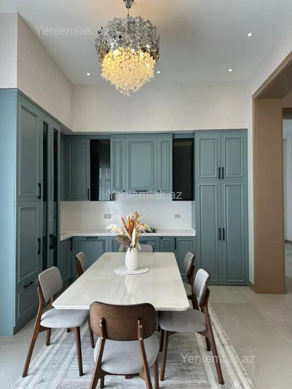 Satılır 4 otaqlı həyət evi 200 m²
