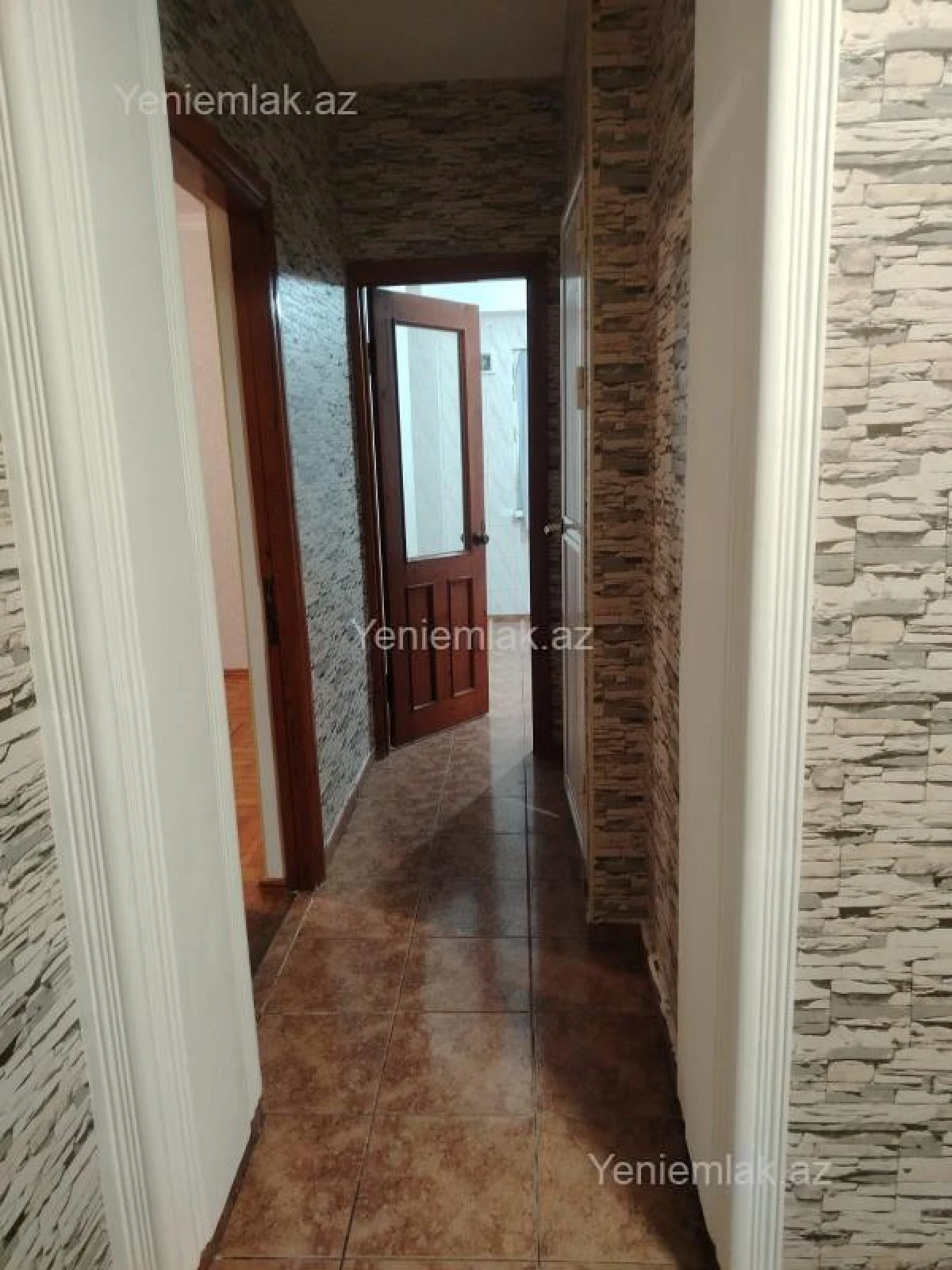 Satılır 9 otaqlı köhnə tikili 70 m²