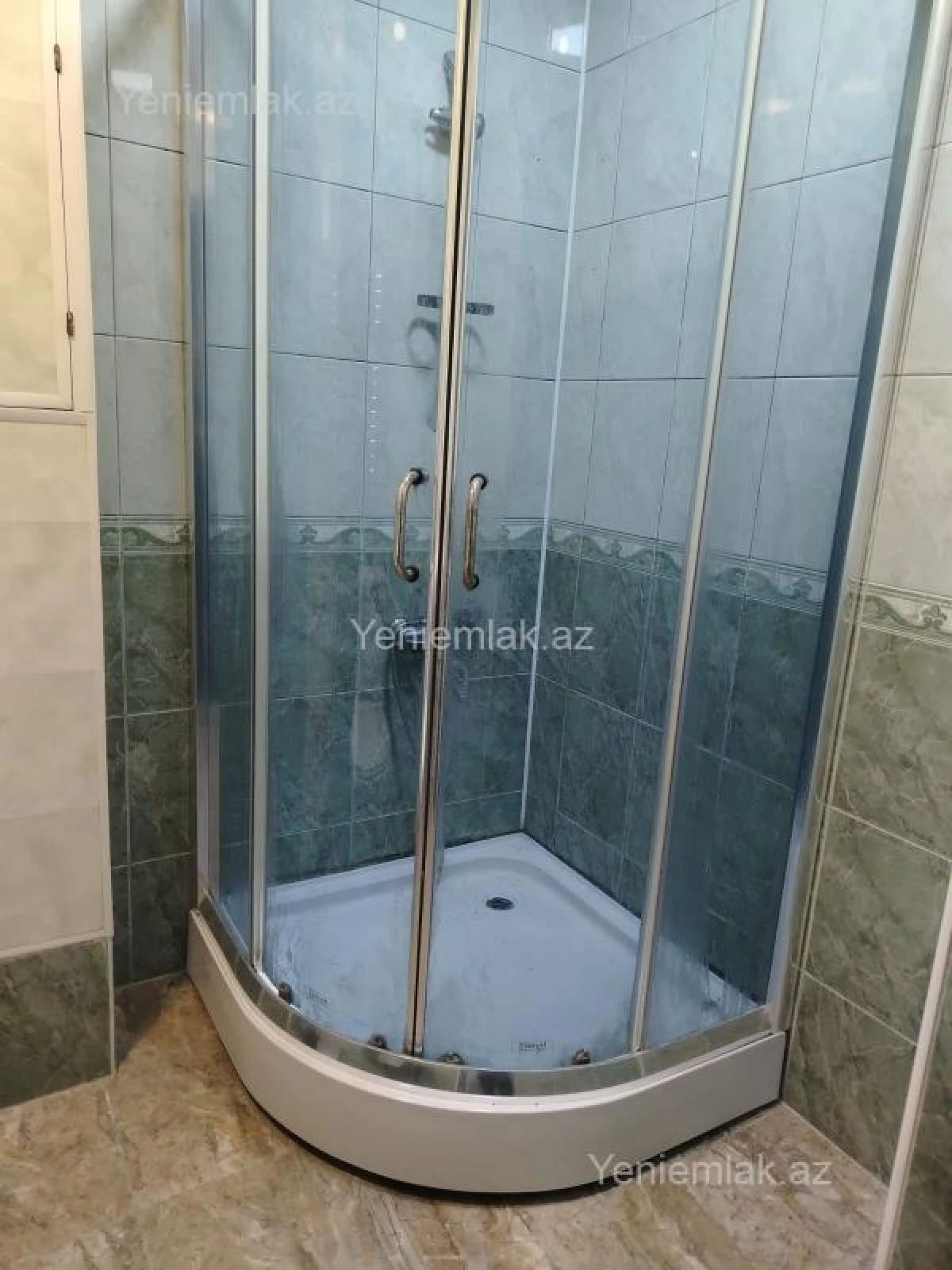 Satılır 9 otaqlı köhnə tikili 70 m²