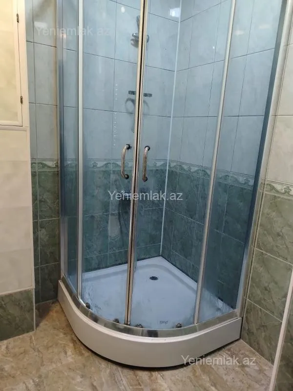 Satılır 9 otaqlı köhnə tikili 70 m²