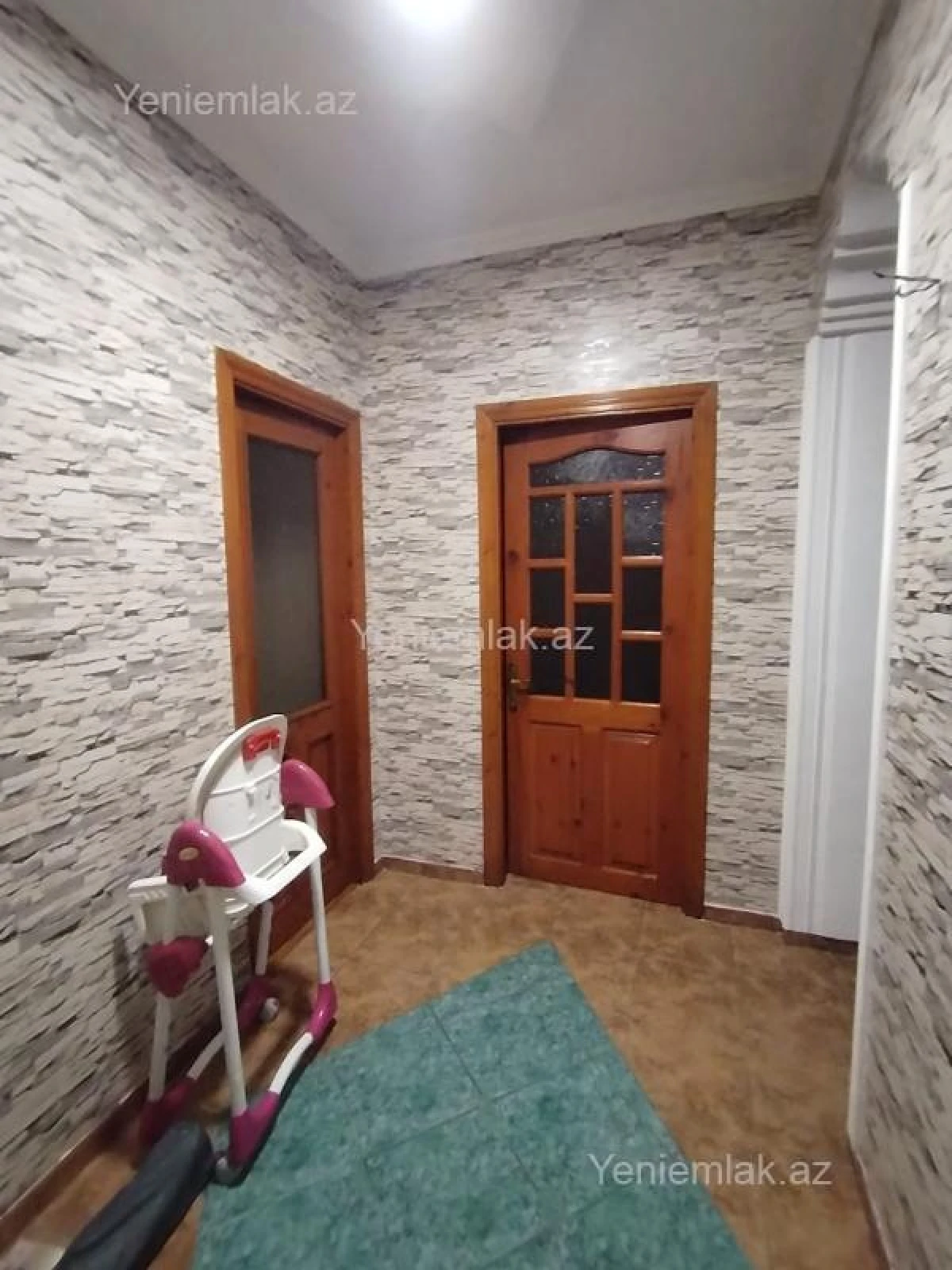Satılır 9 otaqlı köhnə tikili 70 m²