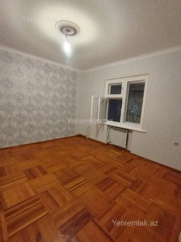 Satılır 9 otaqlı köhnə tikili 70 m²