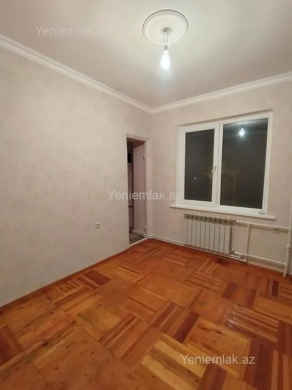 Satılır 9 otaqlı köhnə tikili 70 m²