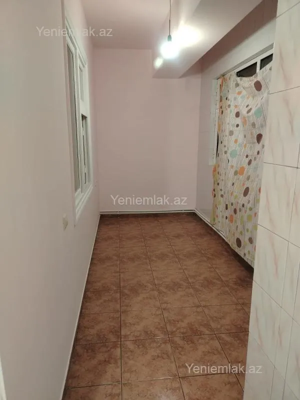 Satılır 9 otaqlı köhnə tikili 70 m²