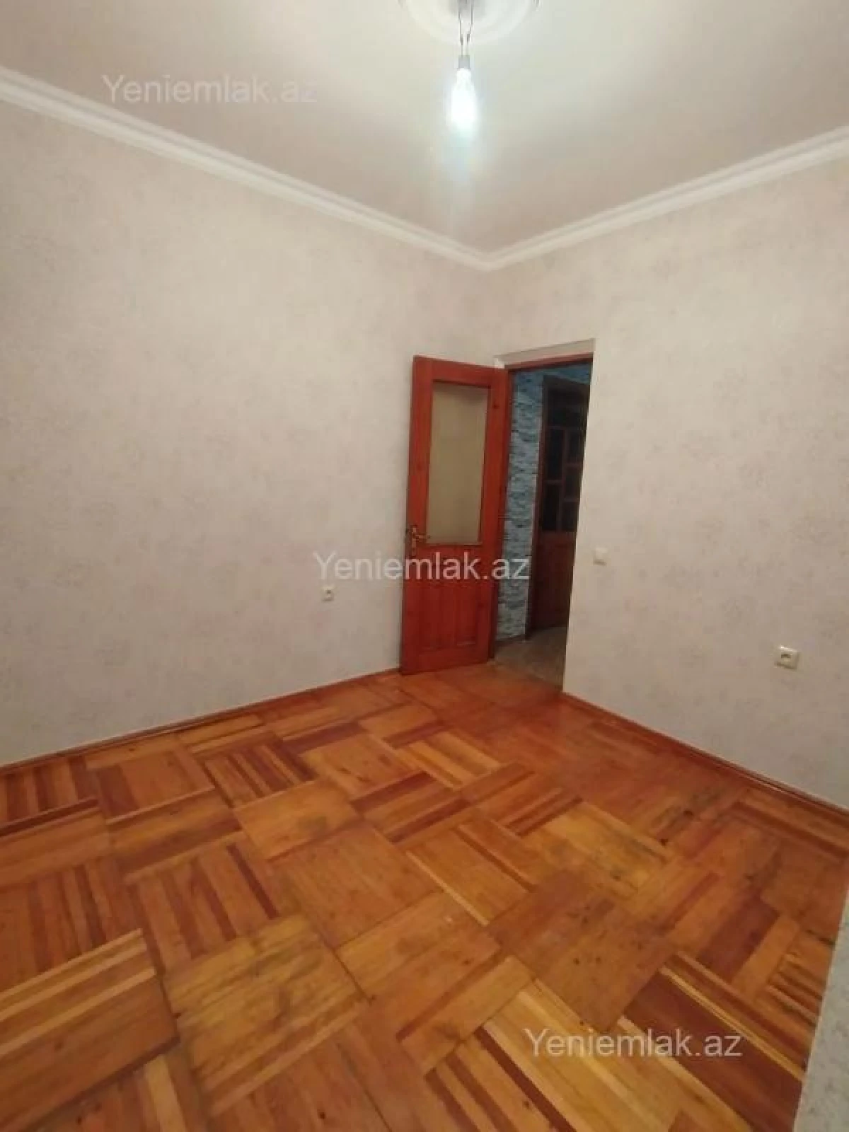 Satılır 9 otaqlı köhnə tikili 70 m²