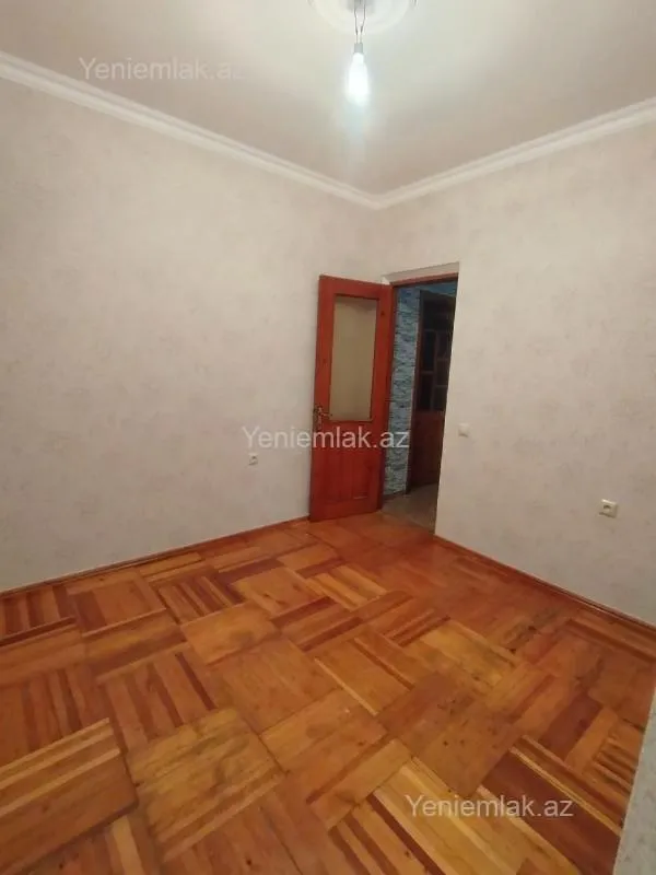 Satılır 9 otaqlı köhnə tikili 70 m²
