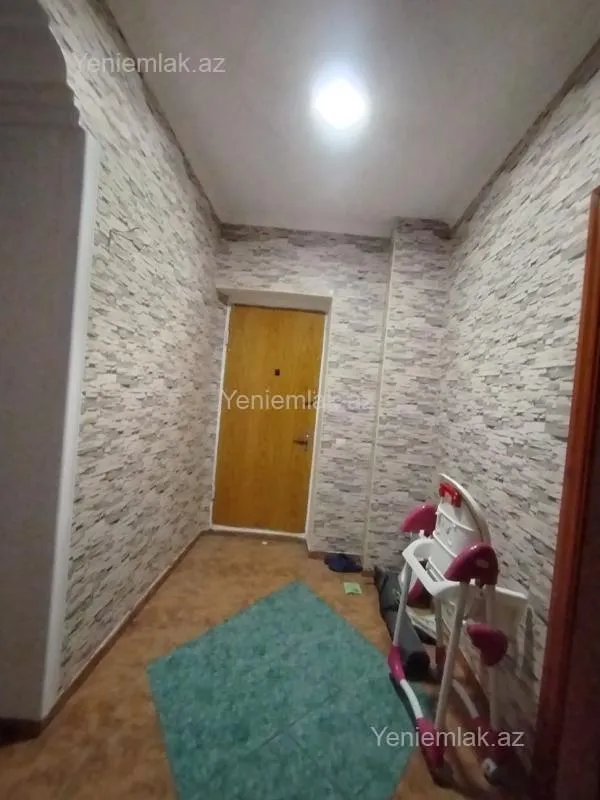 Satılır 9 otaqlı köhnə tikili 70 m²