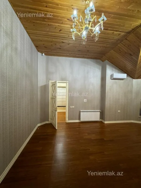 Satılır 8 otaqlı həyət evi 650 m²