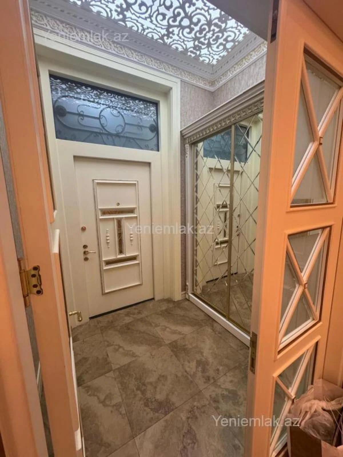 Satılır 8 otaqlı həyət evi 650 m²