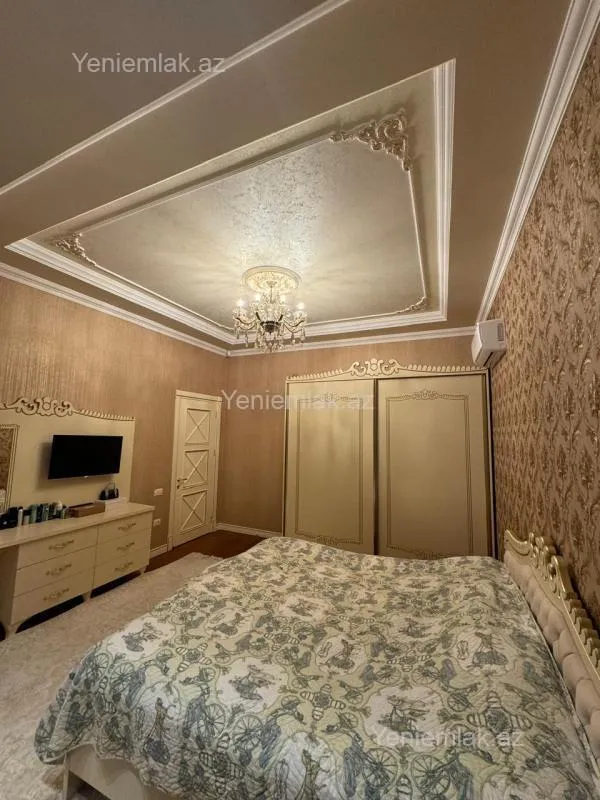 Satılır 8 otaqlı həyət evi 650 m²