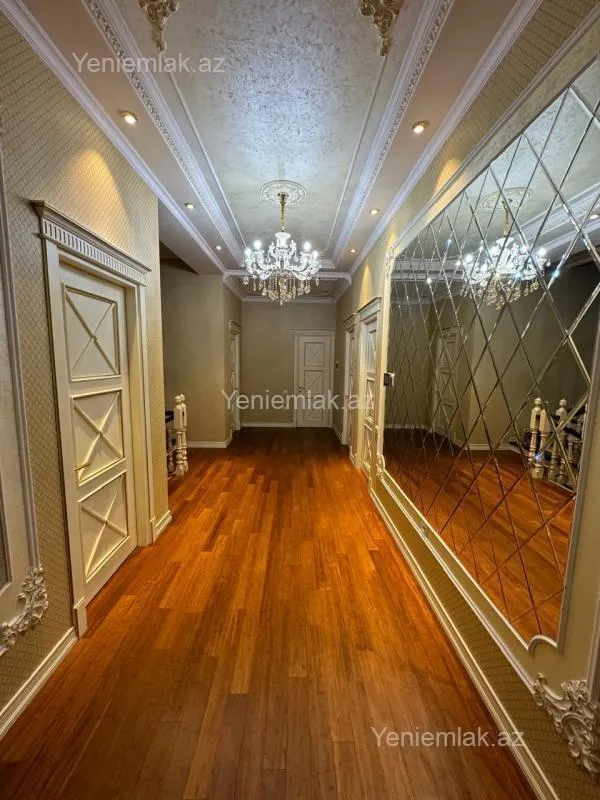 Satılır 8 otaqlı həyət evi 650 m²