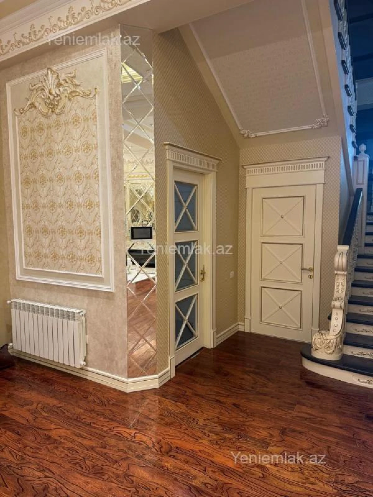 Satılır 8 otaqlı həyət evi 650 m²