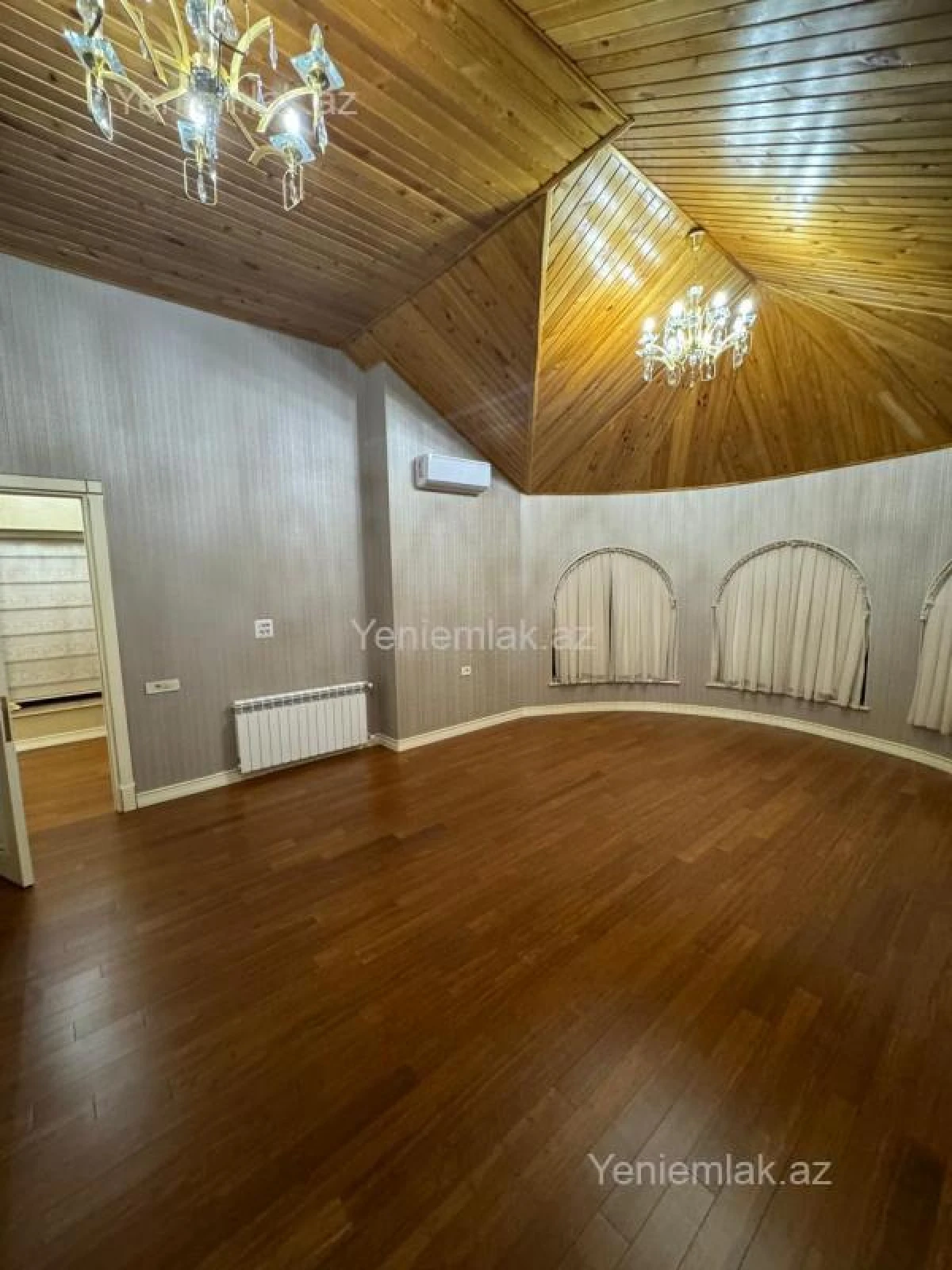 Satılır 8 otaqlı həyət evi 650 m²