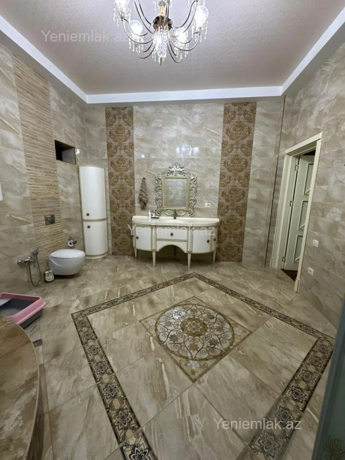 Satılır 8 otaqlı həyət evi 650 m²