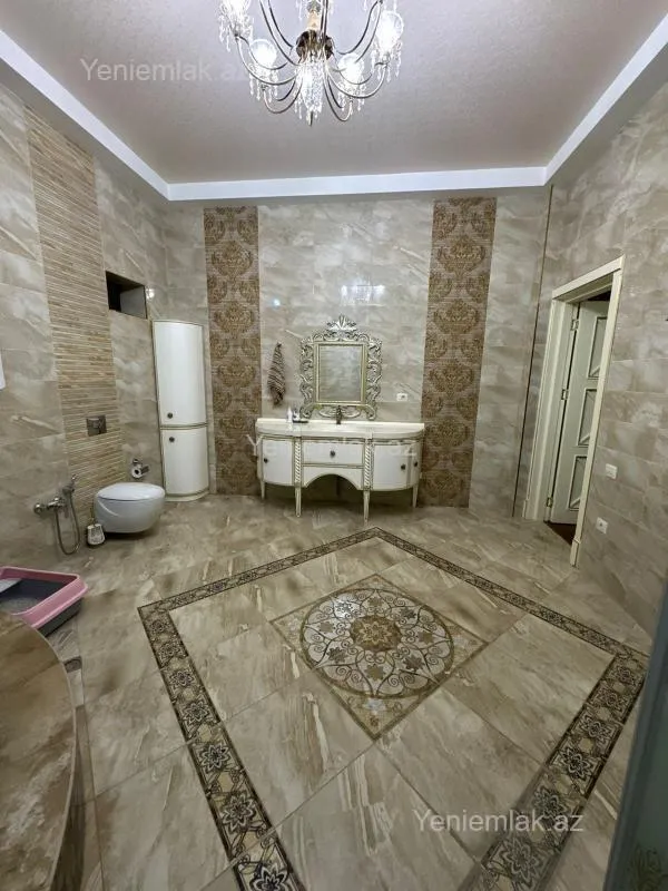 Satılır 8 otaqlı həyət evi 650 m²